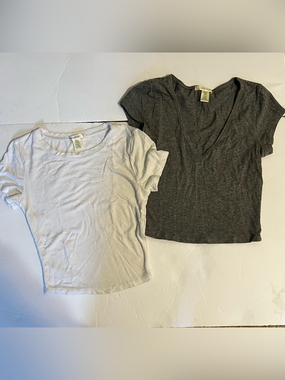 Juniors Bozzolo Charcoal Gray V Neck Crop Top White Crop Top Size Small